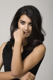 4525416 - Tuba Buyukustun