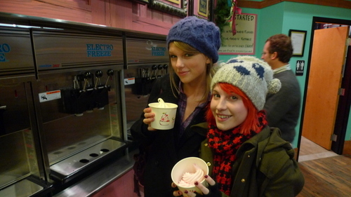 hayley-and-taylor--large-msg-126351524676 - hayley_williams
