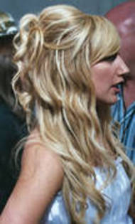 INSEYFLWULWUCJBZAXO - ashley tisdale