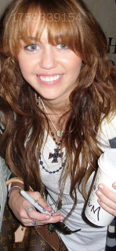 PFUBZTXVOQZFOLXRVFG - Miley Cyrus