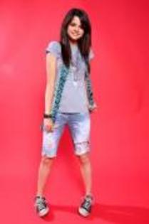 XMYTLYUPCUHAGUOFDAK - selena gomez