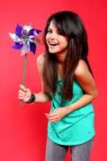 XQKGRXGUPIPYRSENGMN - selena gomez