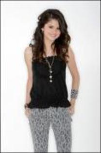 ZEPURWLXSDCLHZQFXQQ - selena gomez