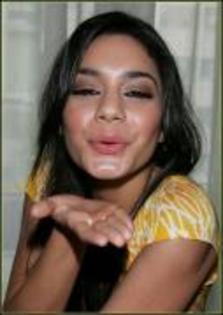 UNOSFGPRCORAAIUBWKT - vanessa