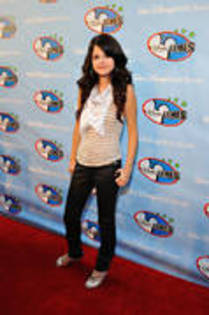 SANQRIQHIUWTRHEPFDR - selena gomez
