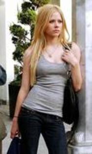 ATQNHQRNUUNTBXAFGIR - avril lavigne