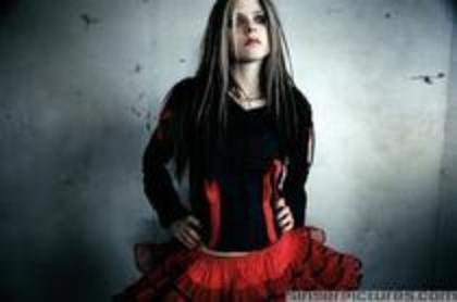 ZPMBMRCMTFFPLQAZWBC - avril lavigne