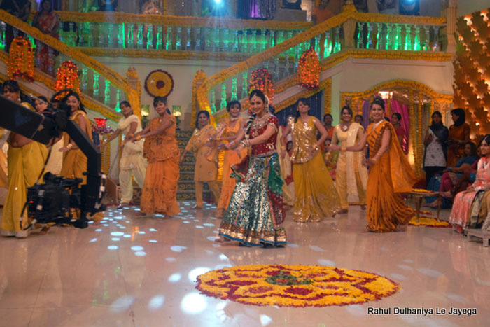 12588319_VUOHWUQID - Divyanka Tripathi