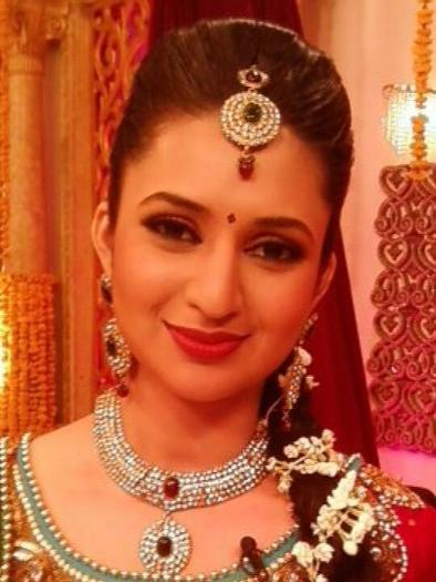 12592030_ESFKMMWHN - Divyanka Tripathi