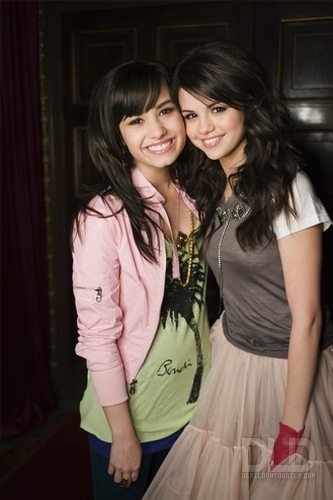 005ami - Demi Lovato and Selena Gomez