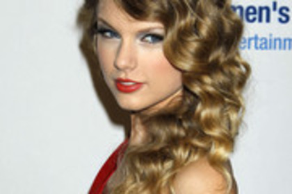 Taylor+Swift+Long+Curls+nIdc3332R6ls - Taylor Swift