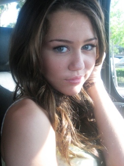 miley_cyrus_car - Album pentru PageMileyCyrus