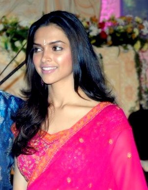 Deepika_in_Saree