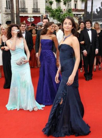 Aishwarya_Rai_at_Cannes_2006 - Aishwarya Rai