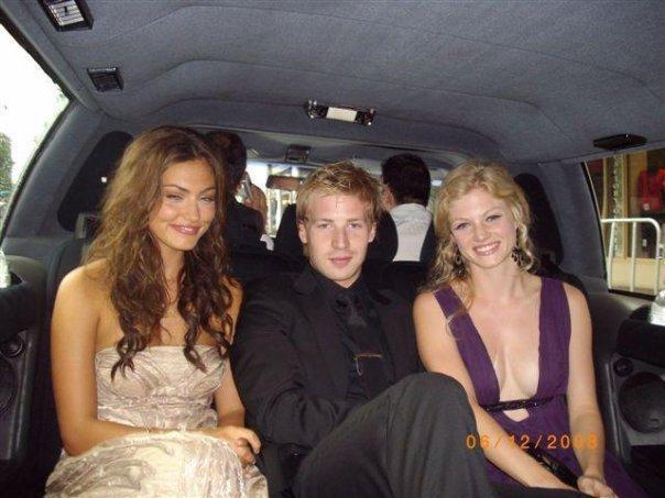 from-awards-cariba-heine-and-phoebe-tonkin-3310271-604-453[1]