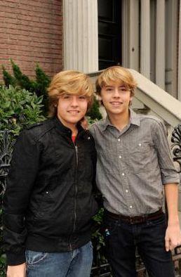 Copy of Dylan_Sprouse_1263076208_3 - Zack si Cody mari