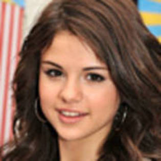 AJLORNWEBPUFLDBGYSG - selena gomez