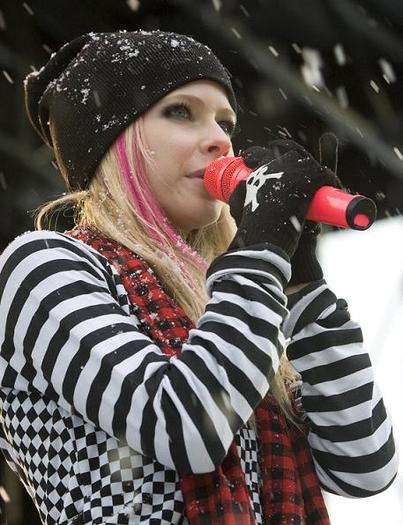 Avril_Lavigne-canada-performance - album pt my friend DollPinkish