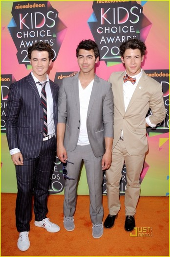 Jonas-Brothers-Kids-Choice-Awards-2010-with-Girlfriends-nick-jonas-11135787-809-1222 - Kids Choice Awards With GIRLFRIENDS