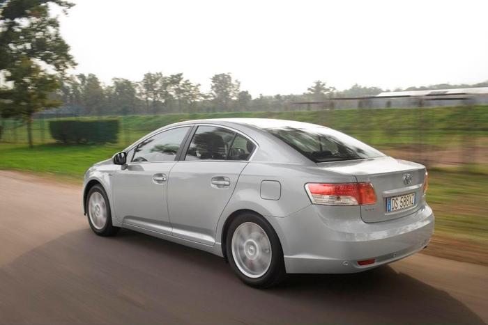 toyota-avensis-lateral - Prototipuri de masini