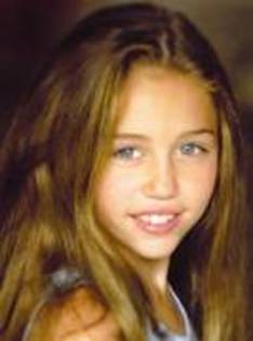 DNPMLNLUANUAGGKZZJL[1] - miley cyrus cand era mica