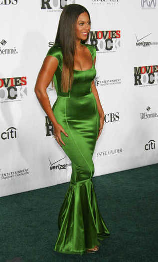 beyonce - vedete imbracate in verde