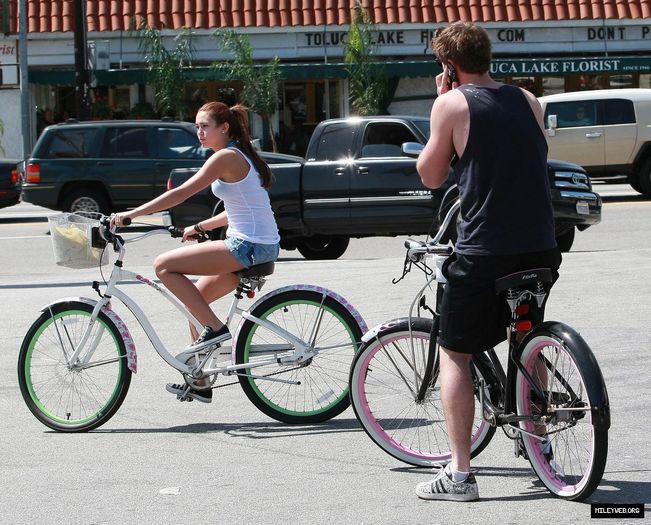 19 - Riding Her Bike in Toluca Lake March 26 2010-00