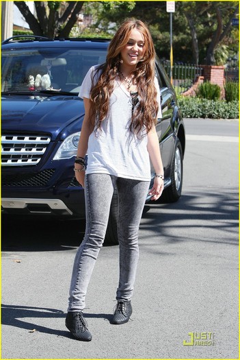 9 - Out and About In Toluca Lake March 11 2010-00