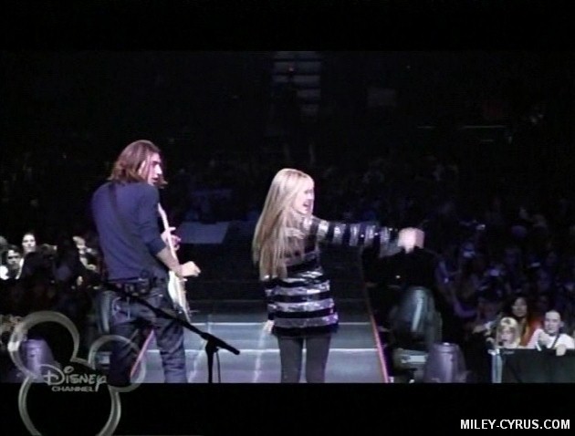 miley-cyrus_com_rockstar-bestofbothworldsconcert_0398