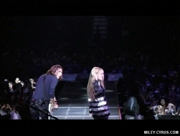 miley-cyrus_com_rockstar-bestofbothworldsconcert_0401