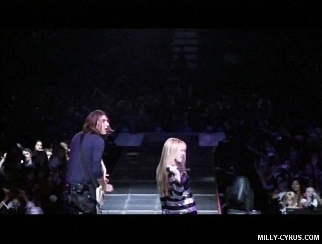 miley-cyrus_com_rockstar-bestofbothworldsconcert_0402
