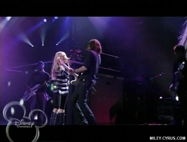 miley-cyrus_com_rockstar-bestofbothworldsconcert_0388