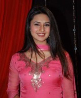 divyanka - Divyanka sedinta photo si poze noi