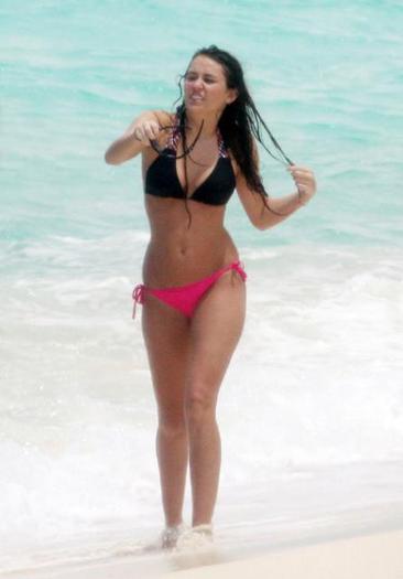 MileyCyrus-Bikini-Beach006