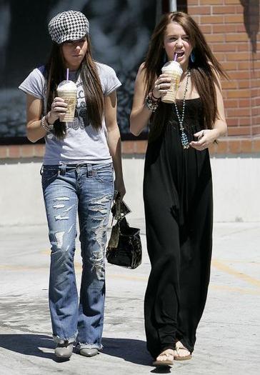 miley-cyrus-photos-sushi-018