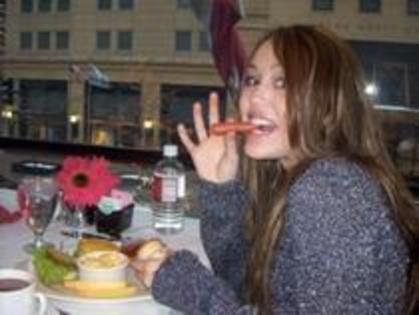 GMA_089 - Toate Pozele Mele cu Miley si Hannah00