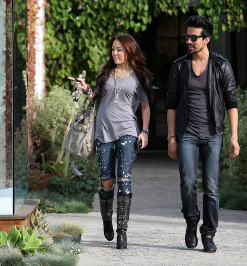 Miley+Cyrus+Out+LA+nVhGxrh5DGfl - Toate Pozele Mele cu Miley si Hannah00