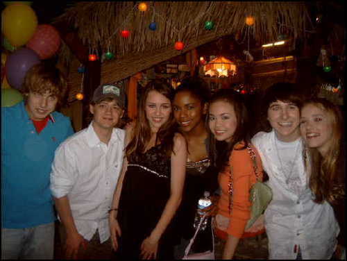 at the party - Toate Pozele Mele cu Miley si Hannah00
