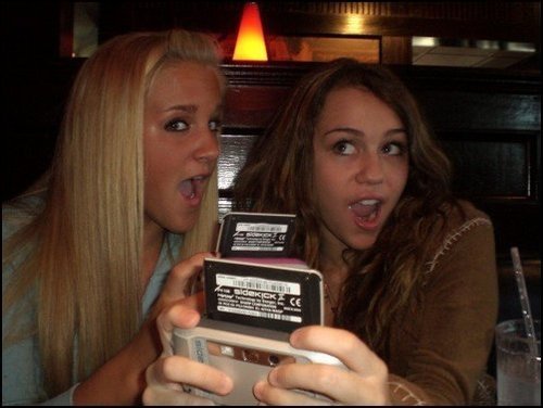 aww kiss you les - Toate Pozele Mele cu Miley si Hannah00