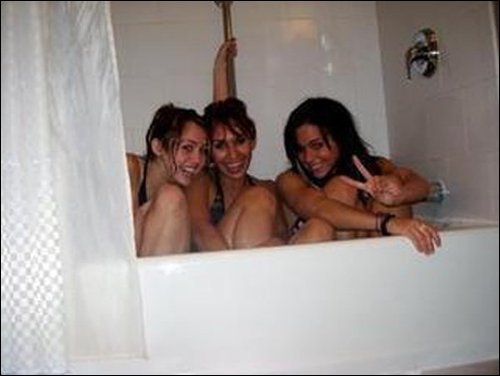 in the bathroom - Toate Pozele Mele cu Miley si Hannah00