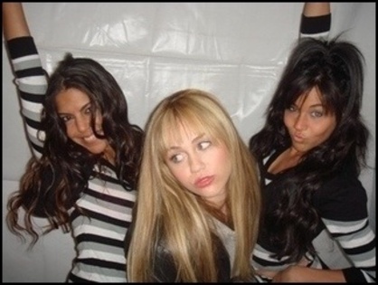 me and my dancers luv u mandy - Toate Pozele Mele cu Miley si Hannah00