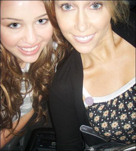 me and my mommy - Toate Pozele Mele cu Miley si Hannah00