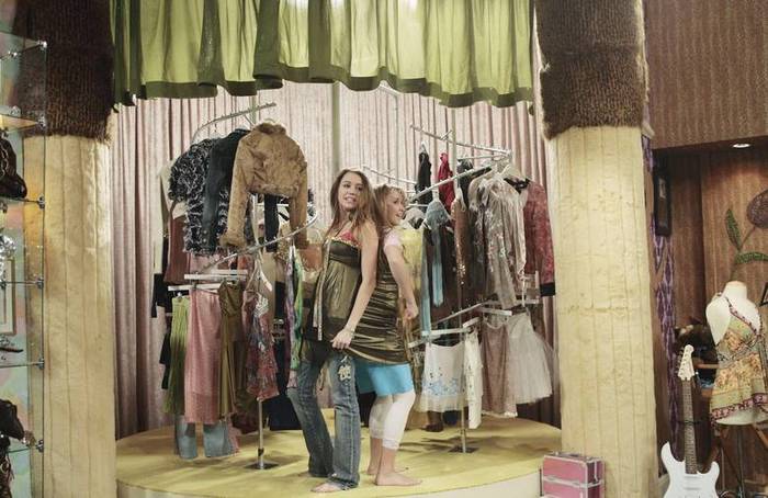 miley-cyrus_dot_com_hannahmontana-stills-season2-126 - Hannah Montana Season 2 Promo Stills