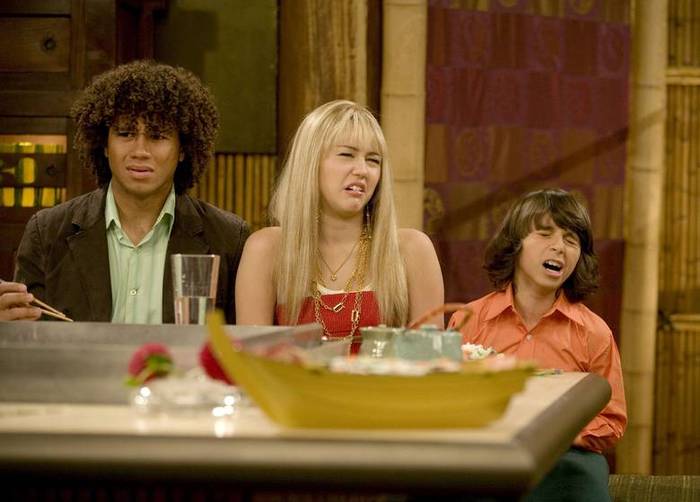 miley-cyrus_dot_com_hannahmontana-stills-season2-190 - Hannah Montana Season 2 Promo Stills
