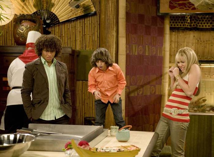 miley-cyrus_dot_com_hannahmontana-stills-season2-196 - Hannah Montana Season 2 Promo Stills