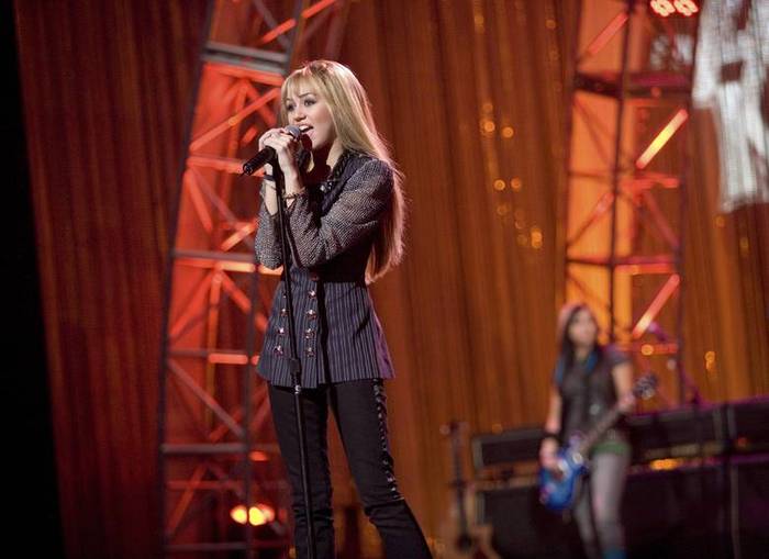 miley-cyrus_dot_com_hannahmontana-stills-season2-240