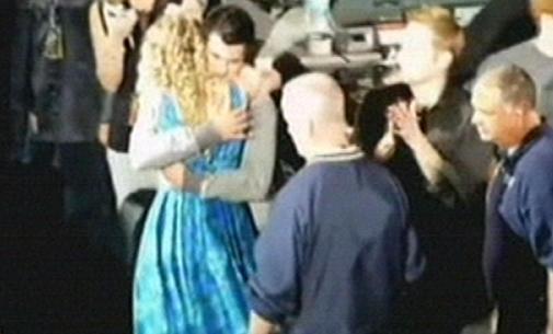 cute_couple_alert_taylor_swift_and_taylor_lautner - Taylor si Taylor