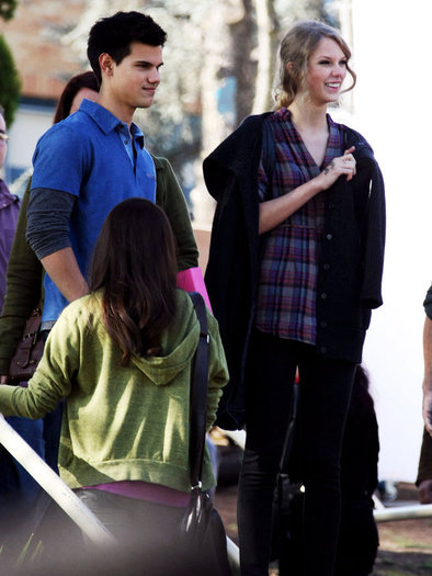 taylor_swift_and_taylor_lautner_break_up - Taylor si Taylor