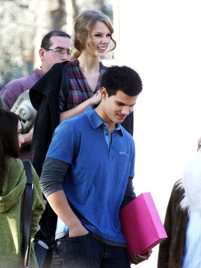 taylor_swift_and_taylor_lautner_break_upfa