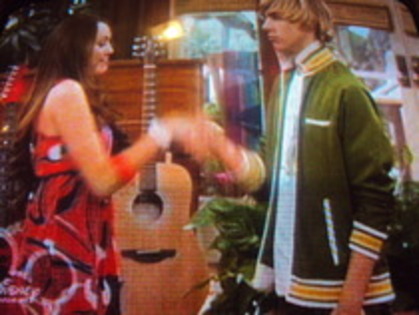 11583385_VEXMKZJYG - un episod din hannah montana